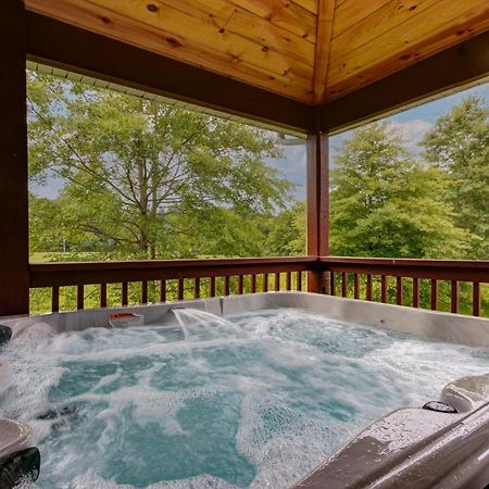 3 Master Bedrooms - Sleeps 10 - Location - Game Room - Hot Tub Pigeon Forge Eksteriør bilde