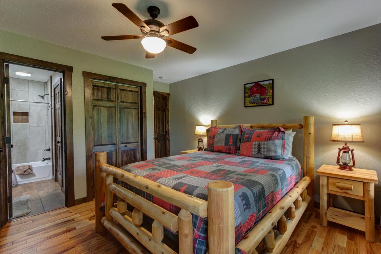 3 Master Bedrooms - Sleeps 10 - Location - Game Room - Hot Tub Pigeon Forge Eksteriør bilde