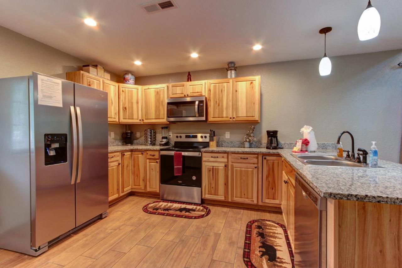3 Master Bedrooms - Sleeps 10 - Location - Game Room - Hot Tub Pigeon Forge Eksteriør bilde